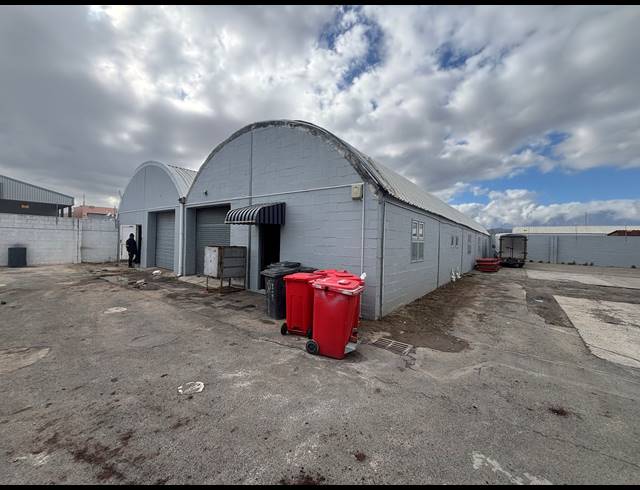 200M² WAREHOUSE TO LET IN STRAND INDUSTRIA